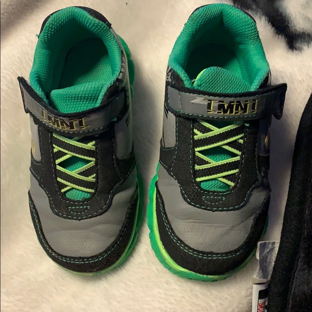Ninja turtles tennis shoes toddler as 9